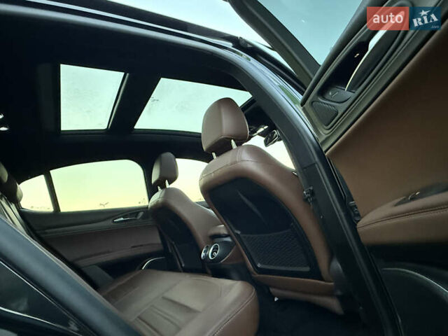 Чорний Альфа Ромео Стелвіо, об'ємом двигуна 2 л та пробігом 67 тис. км за 18500 $, фото 27 на Automoto.ua