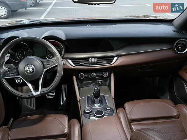 Чорний Альфа Ромео Стелвіо, об'ємом двигуна 2 л та пробігом 67 тис. км за 18500 $, фото 29 на Automoto.ua