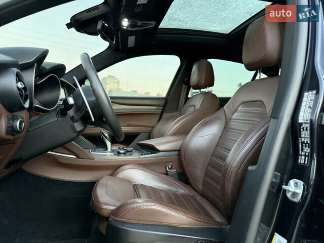 Чорний Альфа Ромео Стелвіо, об'ємом двигуна 2 л та пробігом 67 тис. км за 18500 $, фото 15 на Automoto.ua