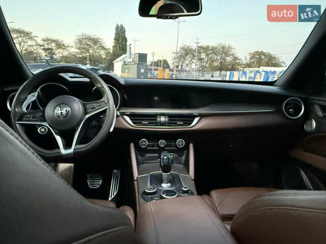 Чорний Альфа Ромео Стелвіо, об'ємом двигуна 2 л та пробігом 67 тис. км за 18500 $, фото 33 на Automoto.ua