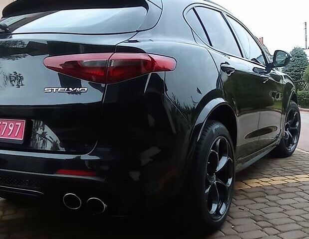 Черный Альфа Ромео Стелвио, объемом двигателя 2.89 л и пробегом 96 тыс. км за 35550 $, фото 12 на Automoto.ua