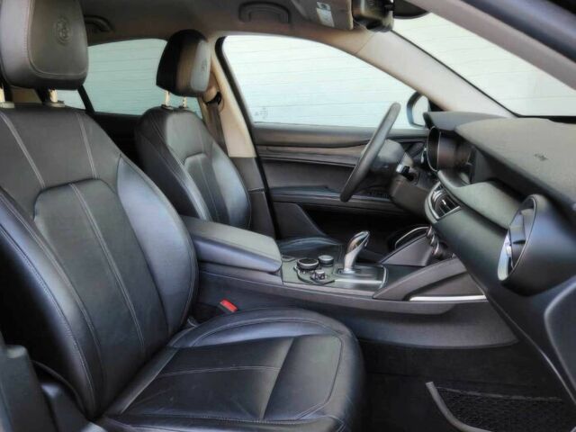 Черный Альфа Ромео Стелвио, объемом двигателя 2 л и пробегом 46 тыс. км за 5600 $, фото 6 на Automoto.ua