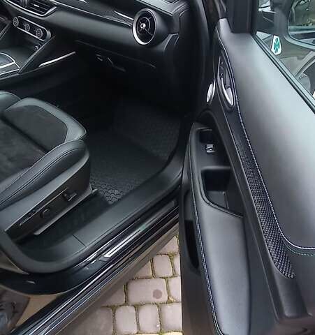 Черный Альфа Ромео Стелвио, объемом двигателя 2.89 л и пробегом 96 тыс. км за 35550 $, фото 30 на Automoto.ua