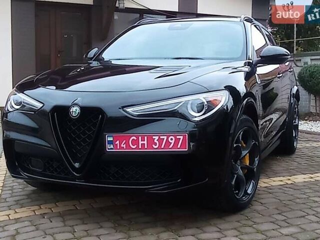 Черный Альфа Ромео Стелвио, объемом двигателя 2.89 л и пробегом 96 тыс. км за 35550 $, фото 2 на Automoto.ua