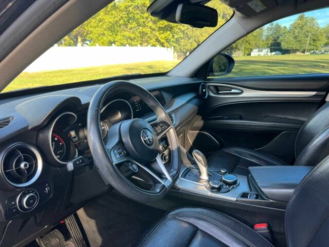 Чорний Альфа Ромео Стелвіо, об'ємом двигуна 2 л та пробігом 35 тис. км за 11500 $, фото 11 на Automoto.ua