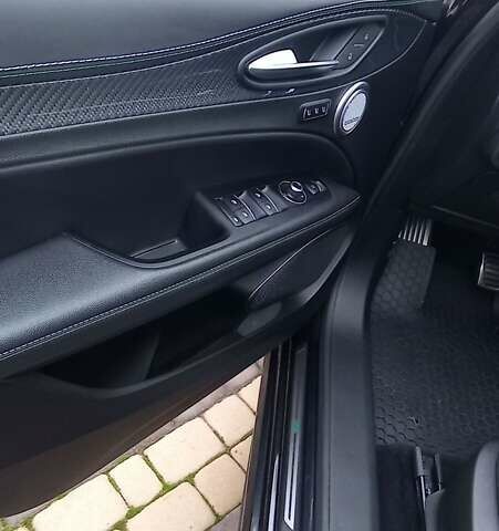 Черный Альфа Ромео Стелвио, объемом двигателя 2.89 л и пробегом 96 тыс. км за 35550 $, фото 24 на Automoto.ua