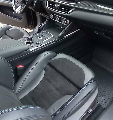 Черный Альфа Ромео Стелвио, объемом двигателя 2.89 л и пробегом 96 тыс. км за 35550 $, фото 32 на Automoto.ua