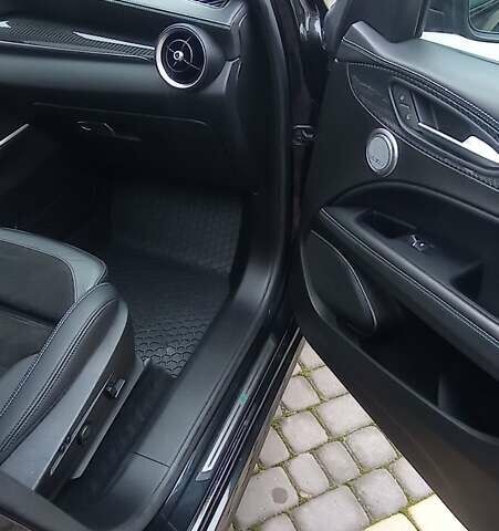 Черный Альфа Ромео Стелвио, объемом двигателя 2.89 л и пробегом 96 тыс. км за 35550 $, фото 31 на Automoto.ua