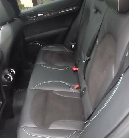 Черный Альфа Ромео Стелвио, объемом двигателя 2.89 л и пробегом 96 тыс. км за 35550 $, фото 27 на Automoto.ua