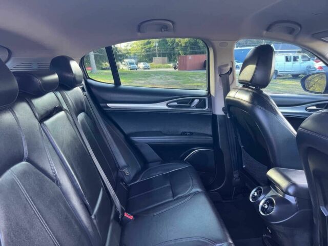 Чорний Альфа Ромео Стелвіо, об'ємом двигуна 2 л та пробігом 39 тис. км за 6500 $, фото 13 на Automoto.ua