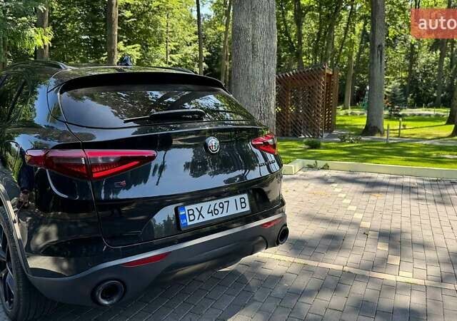 Черный Альфа Ромео Стелвио, объемом двигателя 2 л и пробегом 59 тыс. км за 26500 $, фото 3 на Automoto.ua