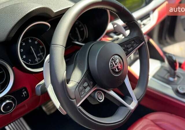 Черный Альфа Ромео Стелвио, объемом двигателя 2 л и пробегом 59 тыс. км за 26500 $, фото 20 на Automoto.ua