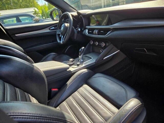 Черный Альфа Ромео Стелвио, объемом двигателя 2 л и пробегом 89 тыс. км за 14600 $, фото 7 на Automoto.ua