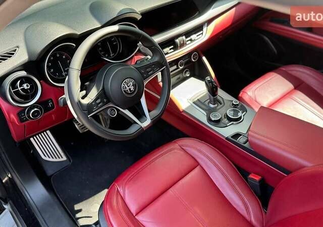 Черный Альфа Ромео Стелвио, объемом двигателя 2 л и пробегом 59 тыс. км за 26500 $, фото 15 на Automoto.ua