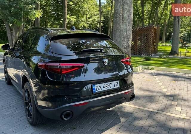 Черный Альфа Ромео Стелвио, объемом двигателя 2 л и пробегом 59 тыс. км за 26500 $, фото 5 на Automoto.ua