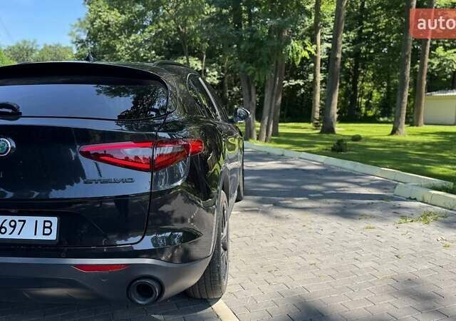 Черный Альфа Ромео Стелвио, объемом двигателя 2 л и пробегом 59 тыс. км за 26500 $, фото 7 на Automoto.ua