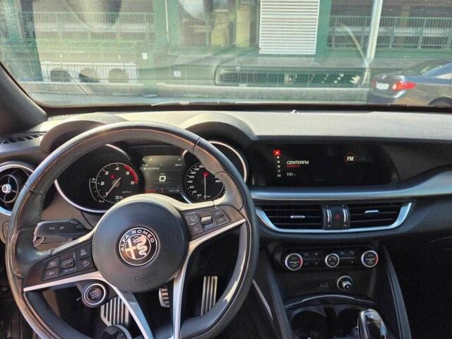 Черный Альфа Ромео Стелвио, объемом двигателя 2 л и пробегом 89 тыс. км за 14600 $, фото 5 на Automoto.ua