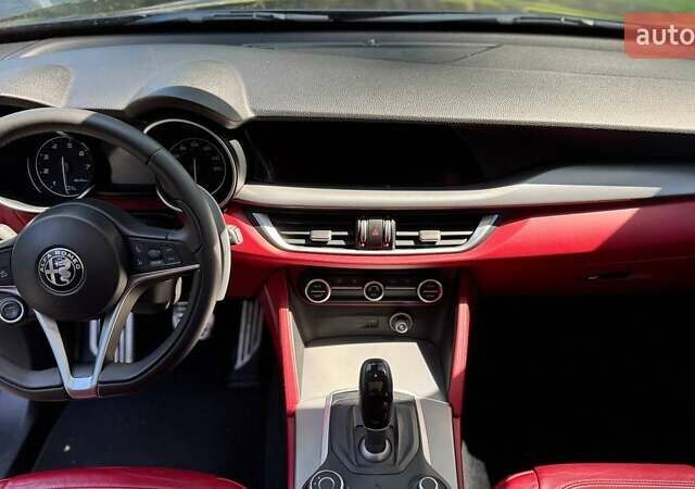 Черный Альфа Ромео Стелвио, объемом двигателя 2 л и пробегом 59 тыс. км за 26500 $, фото 13 на Automoto.ua