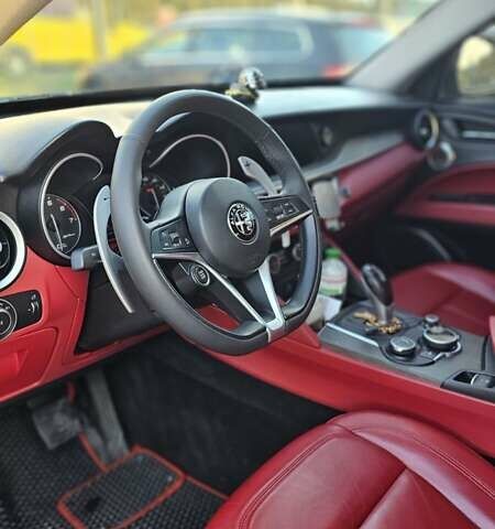 Черный Альфа Ромео Стелвио, объемом двигателя 2 л и пробегом 89 тыс. км за 25900 $, фото 7 на Automoto.ua