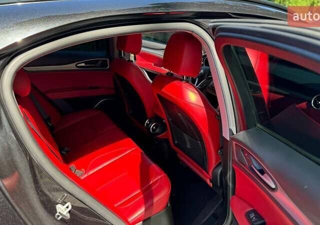 Черный Альфа Ромео Стелвио, объемом двигателя 2 л и пробегом 59 тыс. км за 26500 $, фото 16 на Automoto.ua