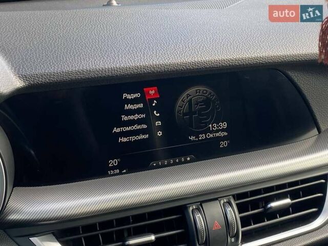 Альфа Ромео Стелвио 2019 в Киеве на Automoto.ua Черный Альфа Ромео Стелвио, объемом двигателя 2 л и пробегом 129 тыс. км за 24990 $, фото 16 на Automoto.ua