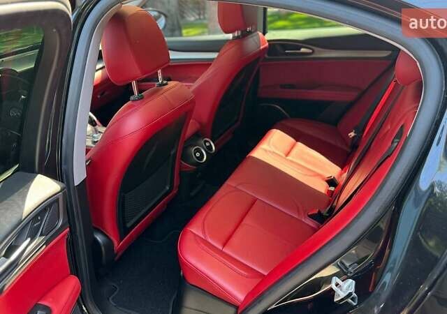 Черный Альфа Ромео Стелвио, объемом двигателя 2 л и пробегом 59 тыс. км за 26500 $, фото 19 на Automoto.ua