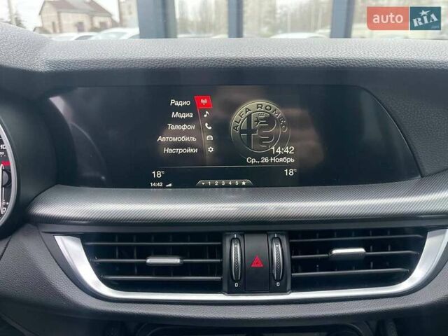 Чорний Альфа Ромео Стелвіо, об'ємом двигуна 2 л та пробігом 129 тис. км за 24990 $, фото 24 на Automoto.ua