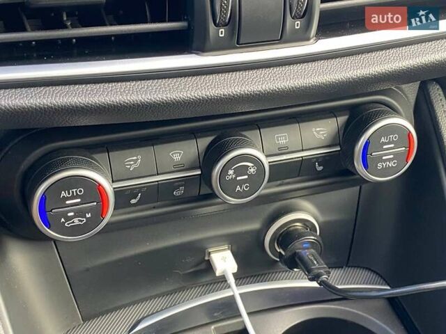 Альфа Ромео Стелвио 2019 в Киеве на Automoto.ua Черный Альфа Ромео Стелвио, объемом двигателя 2 л и пробегом 129 тыс. км за 24990 $, фото 18 на Automoto.ua