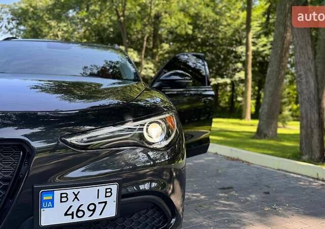 Черный Альфа Ромео Стелвио, объемом двигателя 2 л и пробегом 59 тыс. км за 26500 $, фото 1 на Automoto.ua