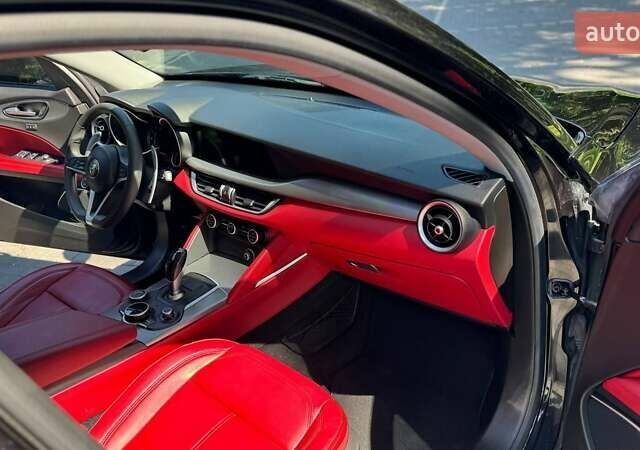 Черный Альфа Ромео Стелвио, объемом двигателя 2 л и пробегом 59 тыс. км за 26500 $, фото 14 на Automoto.ua