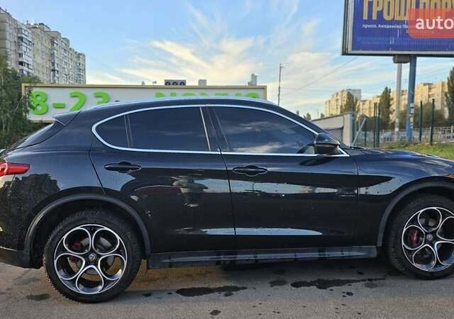 Черный Альфа Ромео Стелвио, объемом двигателя 2 л и пробегом 89 тыс. км за 25900 $, фото 1 на Automoto.ua
