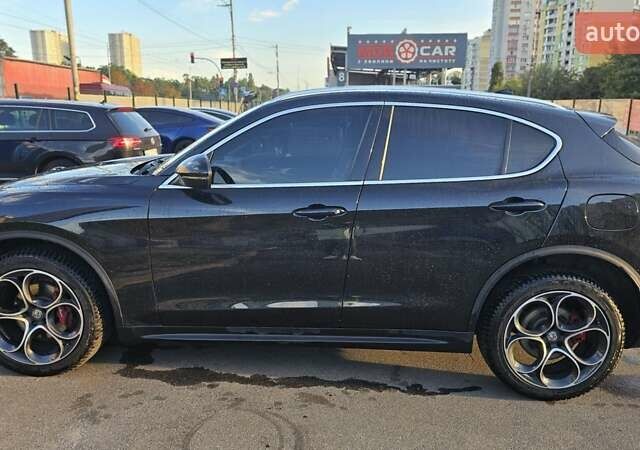 Черный Альфа Ромео Стелвио, объемом двигателя 2 л и пробегом 89 тыс. км за 25900 $, фото 8 на Automoto.ua