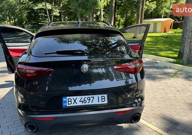 Черный Альфа Ромео Стелвио, объемом двигателя 2 л и пробегом 59 тыс. км за 26500 $, фото 18 на Automoto.ua