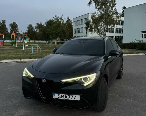 Черный Альфа Ромео Стелвио, объемом двигателя 2 л и пробегом 62 тыс. км за 19800 $, фото 1 на Automoto.ua