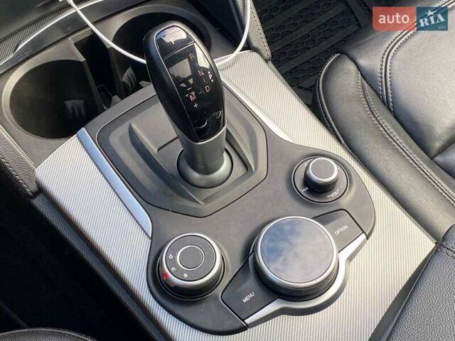 Альфа Ромео Стелвио 2019 в Киеве на Automoto.ua Черный Альфа Ромео Стелвио, объемом двигателя 2 л и пробегом 129 тыс. км за 24990 $, фото 19 на Automoto.ua
