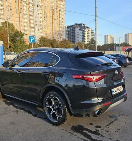 Черный Альфа Ромео Стелвио, объемом двигателя 2 л и пробегом 89 тыс. км за 25900 $, фото 6 на Automoto.ua