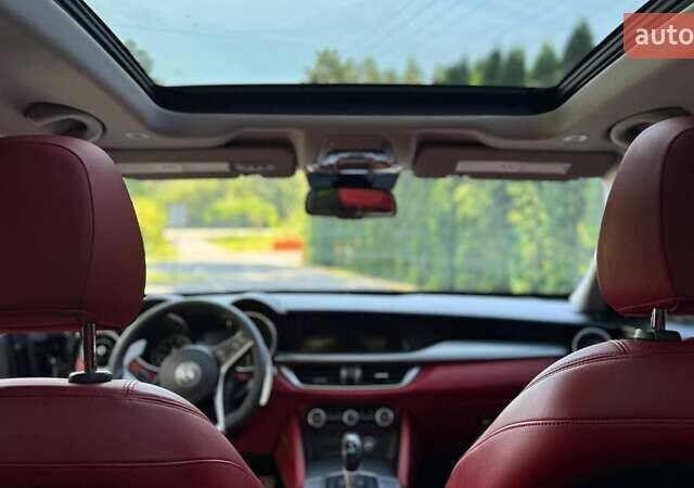 Черный Альфа Ромео Стелвио, объемом двигателя 2 л и пробегом 59 тыс. км за 26500 $, фото 33 на Automoto.ua