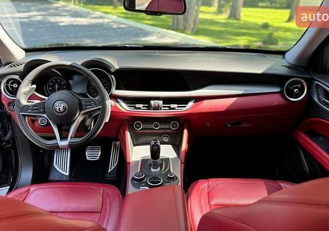Черный Альфа Ромео Стелвио, объемом двигателя 2 л и пробегом 59 тыс. км за 26500 $, фото 11 на Automoto.ua