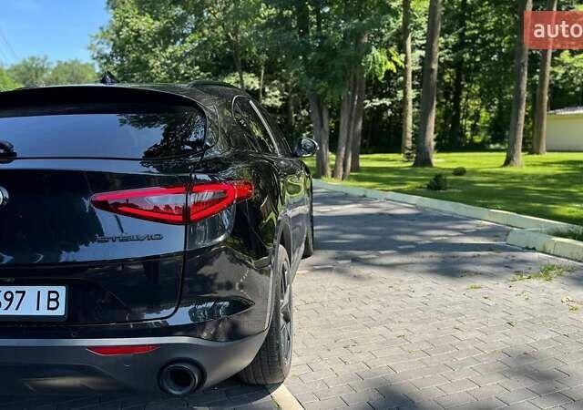 Черный Альфа Ромео Стелвио, объемом двигателя 2 л и пробегом 59 тыс. км за 26500 $, фото 4 на Automoto.ua