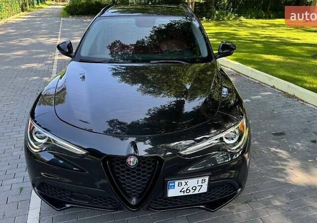 Черный Альфа Ромео Стелвио, объемом двигателя 2 л и пробегом 59 тыс. км за 26500 $, фото 2 на Automoto.ua