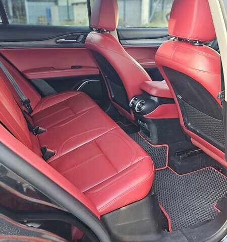 Черный Альфа Ромео Стелвио, объемом двигателя 2 л и пробегом 89 тыс. км за 25900 $, фото 2 на Automoto.ua