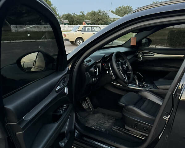 Черный Альфа Ромео Стелвио, объемом двигателя 2 л и пробегом 62 тыс. км за 19800 $, фото 6 на Automoto.ua