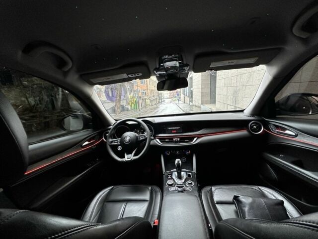 Черный Альфа Ромео Стелвио, объемом двигателя 2 л и пробегом 81 тыс. км за 22000 $, фото 4 на Automoto.ua