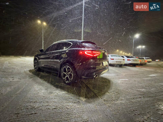 Черный Альфа Ромео Стелвио, объемом двигателя 2 л и пробегом 41 тыс. км за 26500 $, фото 2 на Automoto.ua