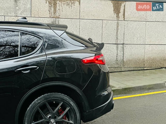 Черный Альфа Ромео Стелвио, объемом двигателя 2 л и пробегом 81 тыс. км за 22000 $, фото 4 на Automoto.ua