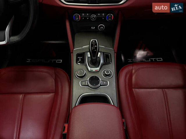 Альфа Ромео Стелвио 2020 в Одессе на Automoto.ua Черный Альфа Ромео Стелвио, объемом двигателя 2 л и пробегом 81 тыс. км за 27900 $, фото 26 на Automoto.ua