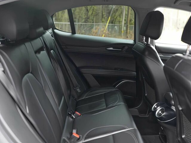 Чорний Альфа Ромео Стелвіо, об'ємом двигуна 2 л та пробігом 42 тис. км за 9900 $, фото 12 на Automoto.ua