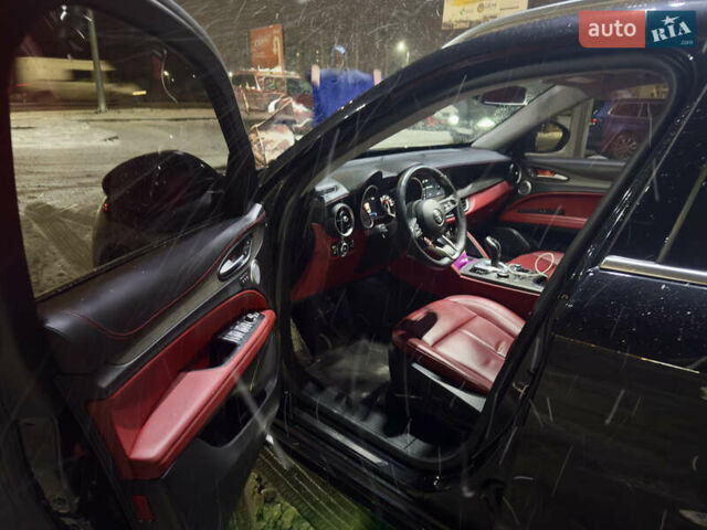Черный Альфа Ромео Стелвио, объемом двигателя 2 л и пробегом 41 тыс. км за 26500 $, фото 19 на Automoto.ua