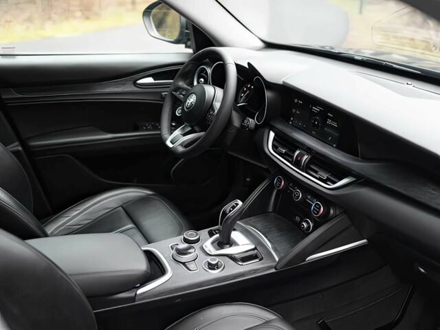 Чорний Альфа Ромео Стелвіо, об'ємом двигуна 2 л та пробігом 42 тис. км за 9900 $, фото 11 на Automoto.ua