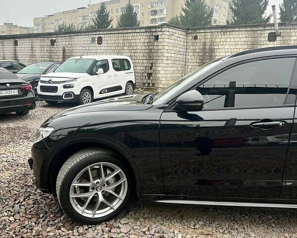 Чорний Альфа Ромео Стелвіо, об'ємом двигуна 2 л та пробігом 41 тис. км за 27900 $, фото 5 на Automoto.ua